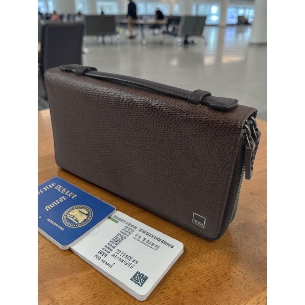 NWOT Tumi Double Zip Travel Clutch 34 Card Slots! SD Card Slot, 3 Zip Pouches